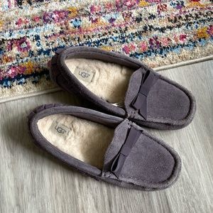 UGG Women’s Suede Moccasin or Indoor Slipper Purple Size 5